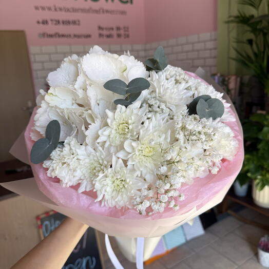 Zarter Strauß weißer Blumen