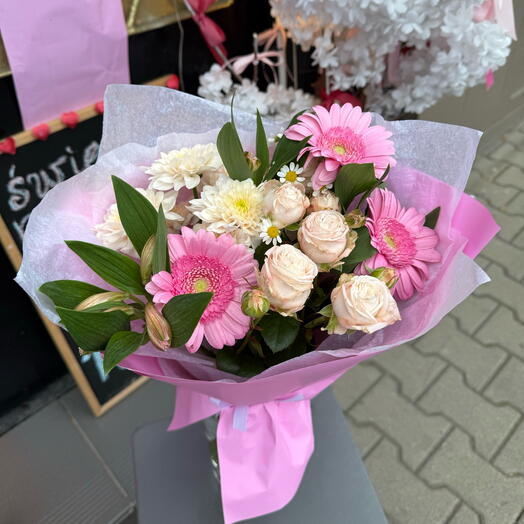 Bouquet del giorno con gerbere e rosa a rametto