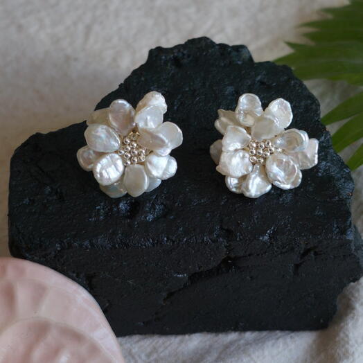Silver flowers earrings studs