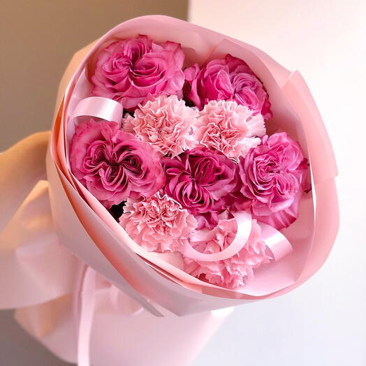 🌸 Bouquet of peony roses and dianthus
