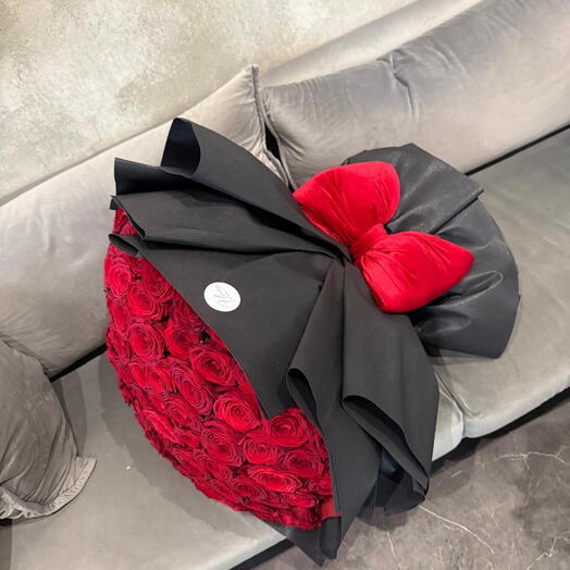 Rosenstraub „Black Bow – 101 rote Rosen