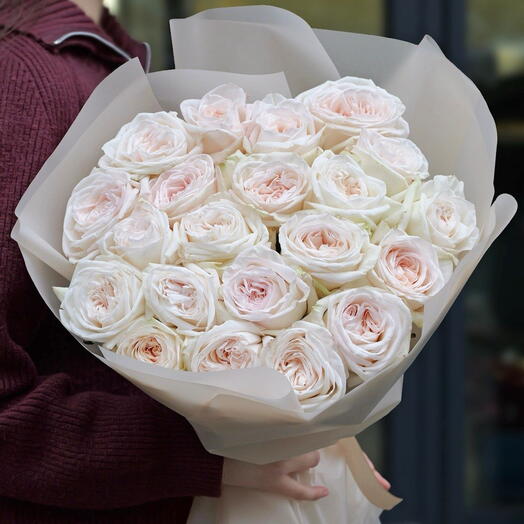 Peony-shaped fragrant roses