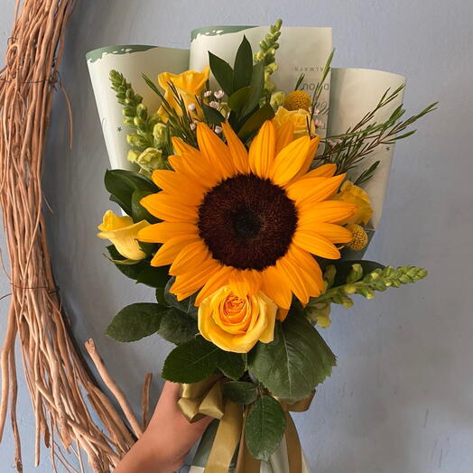 Girasol individual y rosas