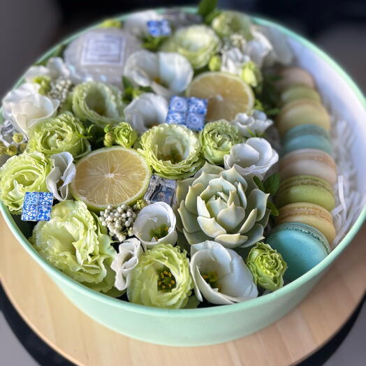 Наppy box with aroma candle   macaroons «Mohito»