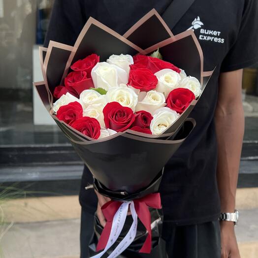 Bouquet 25 Sexy Red and White Avalan Roses