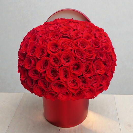 Роскошная коробка из 100 роз