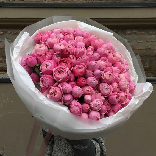 Bouquet of pink peony roses