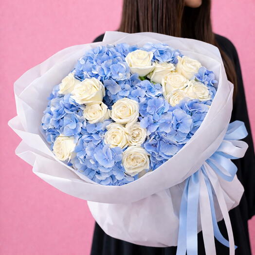 🌸 Bouquet di rose bianche e ortensie