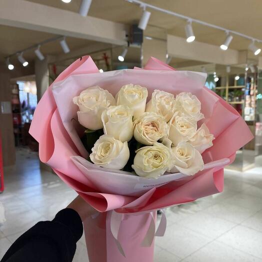 Charming Bouquet of 11 white roses