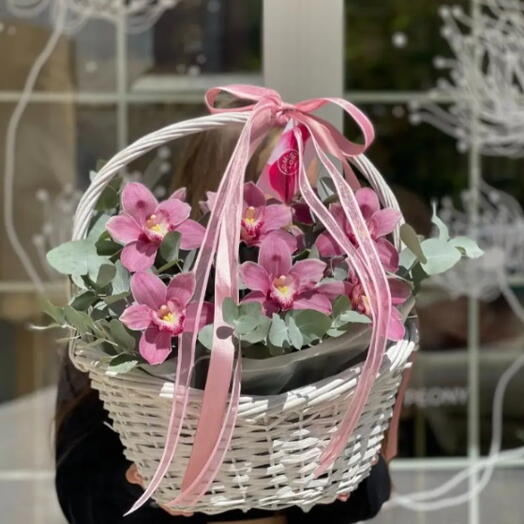 Белая корзина с орхидеями - 26
