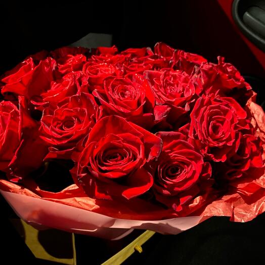 25 red roses