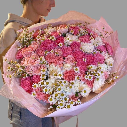 Carnation with tanacetum