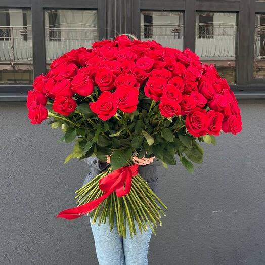 75 red roses