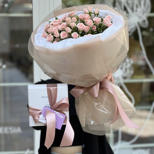 Букет кустовых роз, печенье - "Zorya"