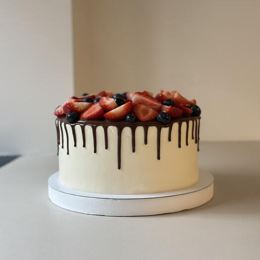 Cake Size M Chocolate-Berry