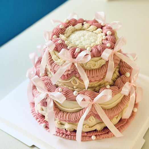 Cake Size M 2-tier Lambeth