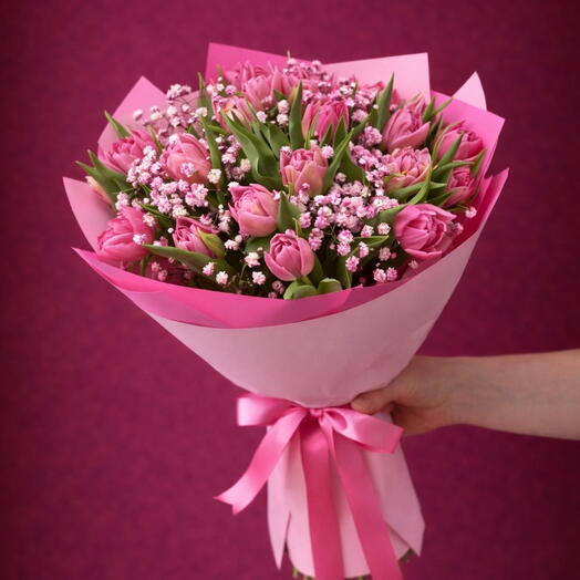 Gipsofila mit Tulpen rosa