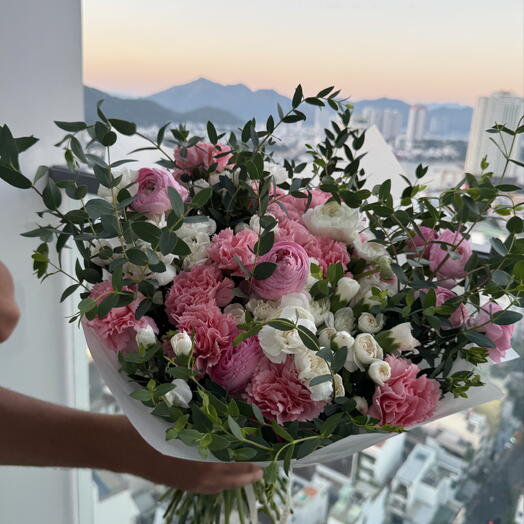 Bouquet of mono dianthuses