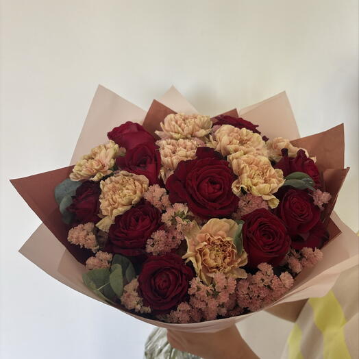 Red roses and caramel