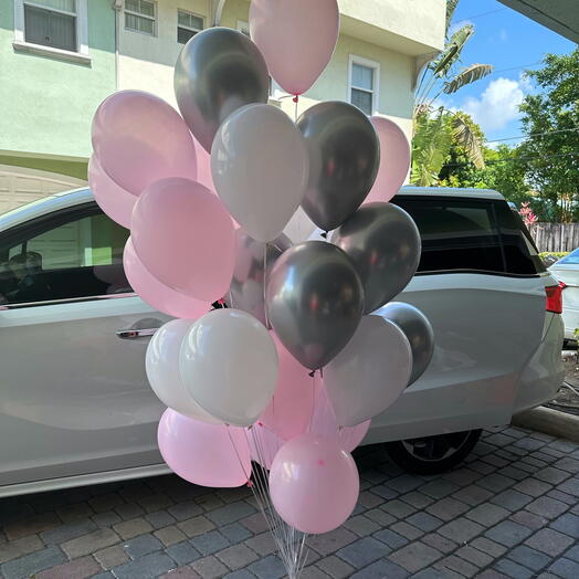 30 шаров: белые, розовые, хромированные серебряные.