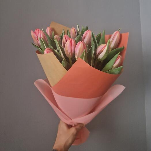 Pastel tulip dream 7 stem