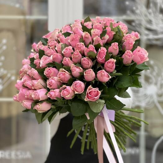 Букет из 85 розовых роз