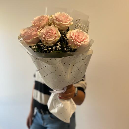 Bouquet of 5 roses