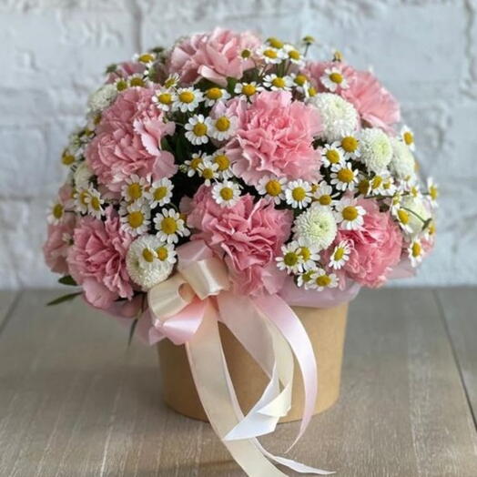 Нежная коробка с диантусами