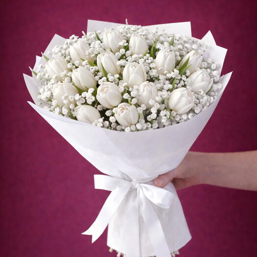 Gipsofila mit Tulpen weis