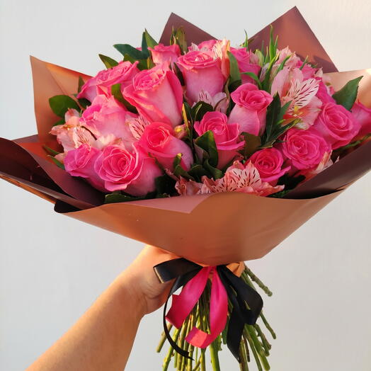 Ramo Premium de Rosas Fucsia y Alstroemeria – Bouquet Elegante y Romantico