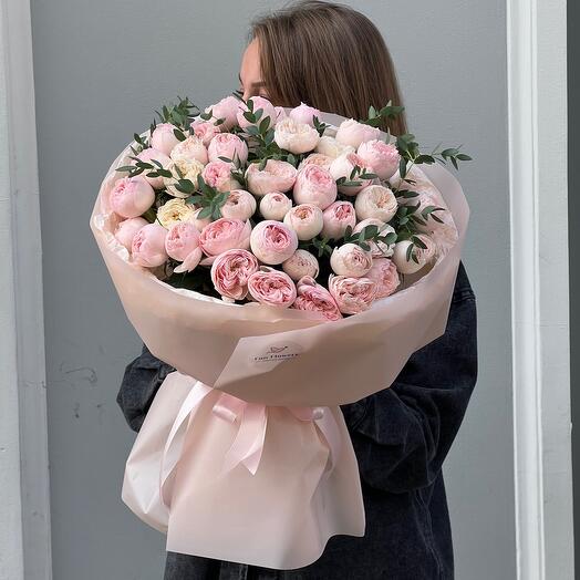 Mono  bouquet of peony roses