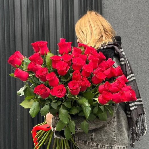 50 red roses
