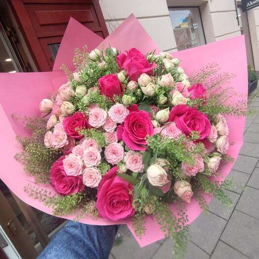 Pink roses bouquet