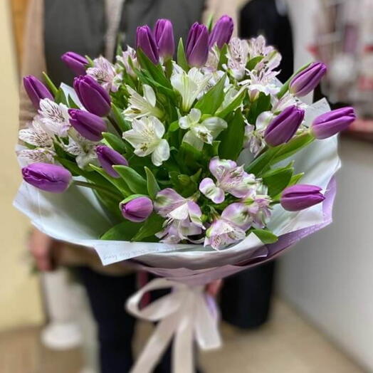 Strauß mit  Tulpen und Alstroemerien