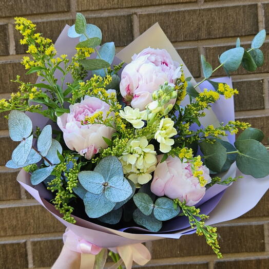Peonies with matiola