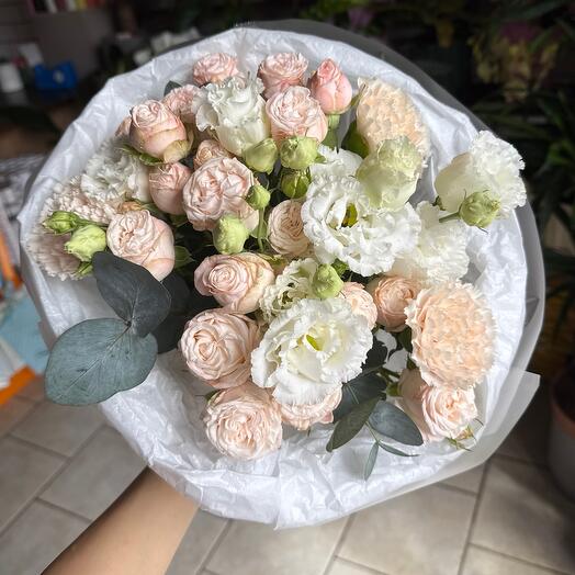 Bouquet with lisianthus and spray roses
