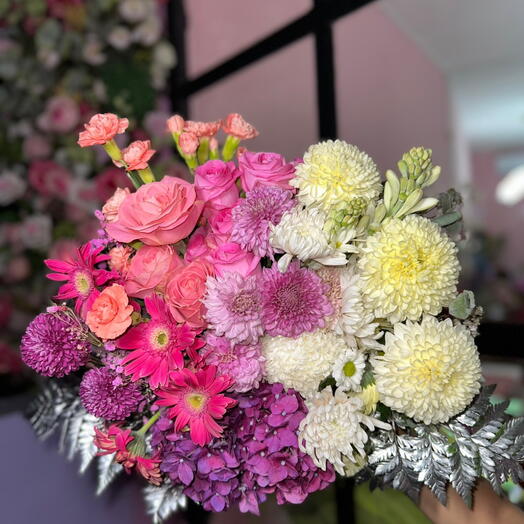 Art mixed flowers bouquet