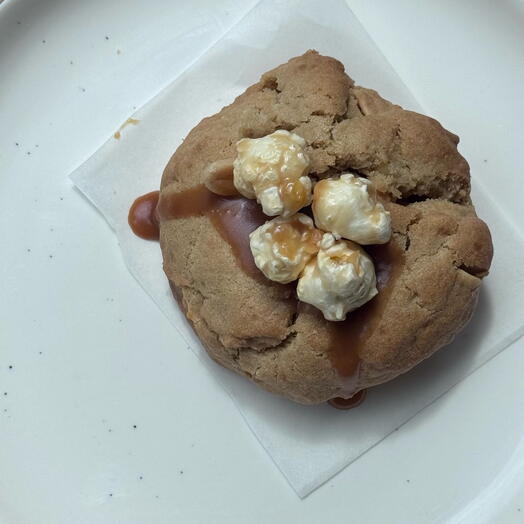 Ciastko crumble słony karmel