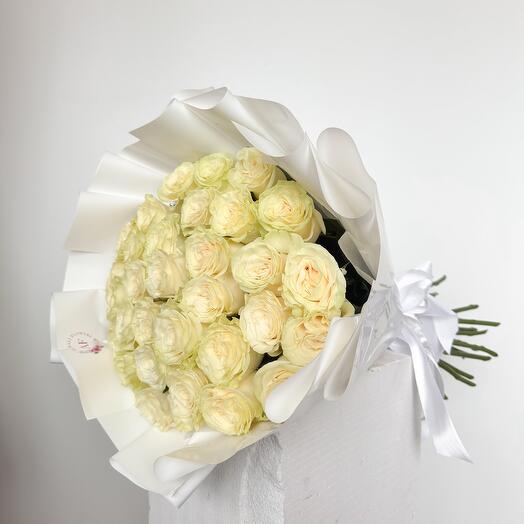 31 white roses