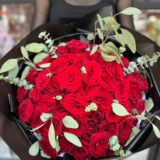 Red Rose mono bouquet black