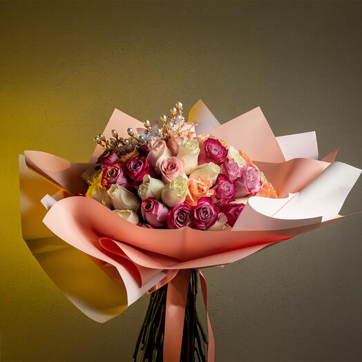 Ramo de 50 rosas, con corona