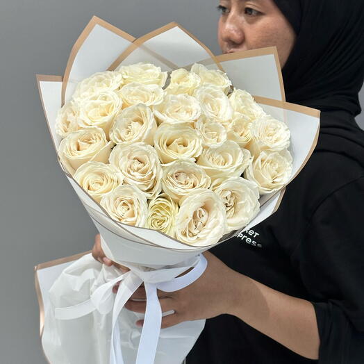 25 white roses