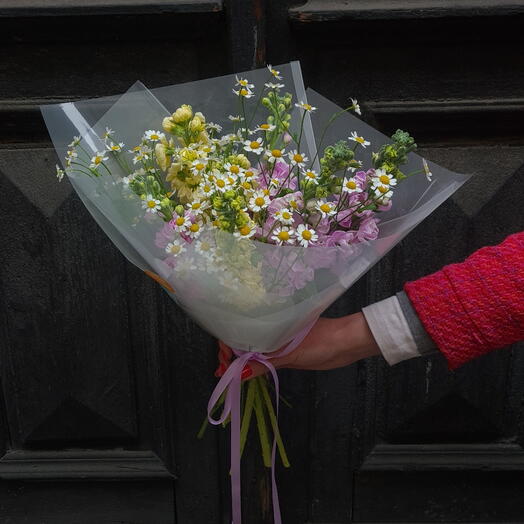 Fragrant Matthiola with Chamomile