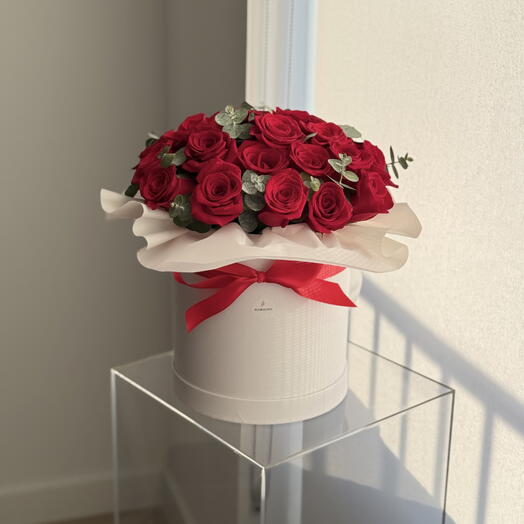 Luxuriöse rote Rosenbox