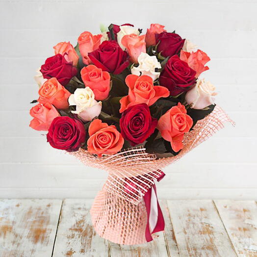 Bouquet of 25 roses in three colors