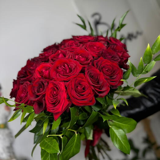 Strauß aus Rosen und Grün