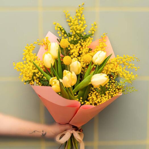 Double tulipany s mimosou