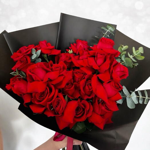 Crimson Love – Red Roses Bouquet