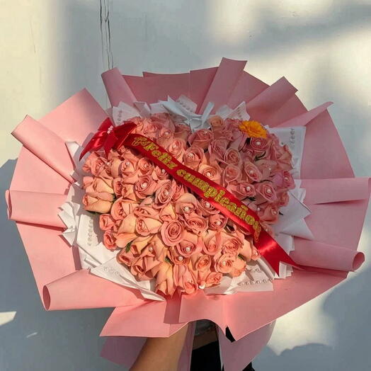 Mega Corazon Platinum – Ramo Gigante de 150 Rosas Rosas Premium