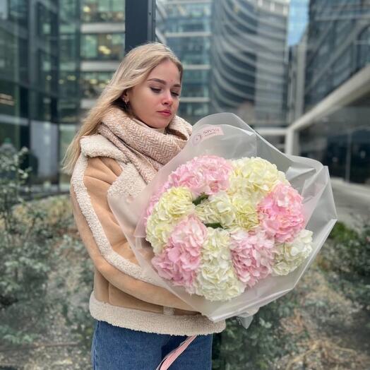 The language of the input text is not clear from the single word "Dila". However, if it is assumed to be a proper noun or a name, it does not require translation. Therefore, the output is:

Dila